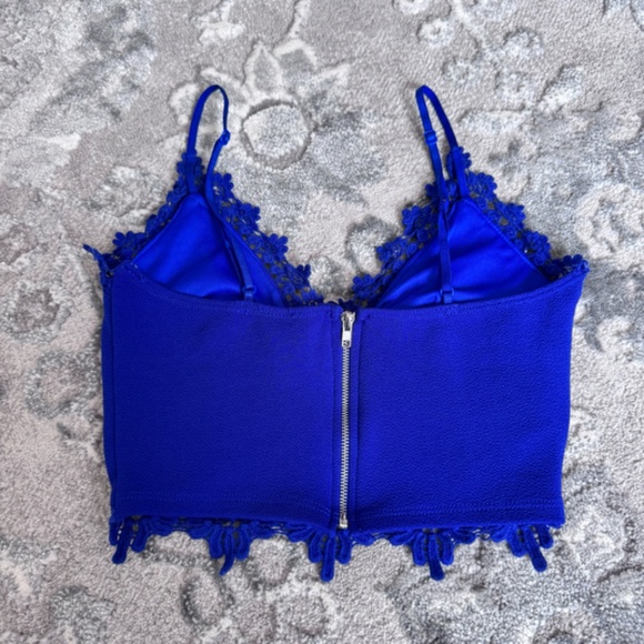 Blue Crop Top Cami with Eyelet Lace Trim Size XS - Picture 4 of 7